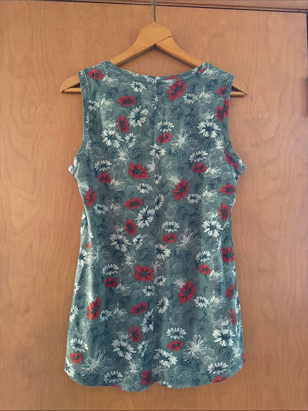 Duluth Trading Co Teal Floral Sleeveless Tank with Red & White Blooms - Picture 2 of 6